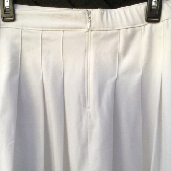 Hollister California Ultra Rise White Pleated Mini Skirt - Picture 6 of 11